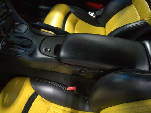 Used 1998 Chevrolet Corvette Convertible w/ Memory Pkg image 39