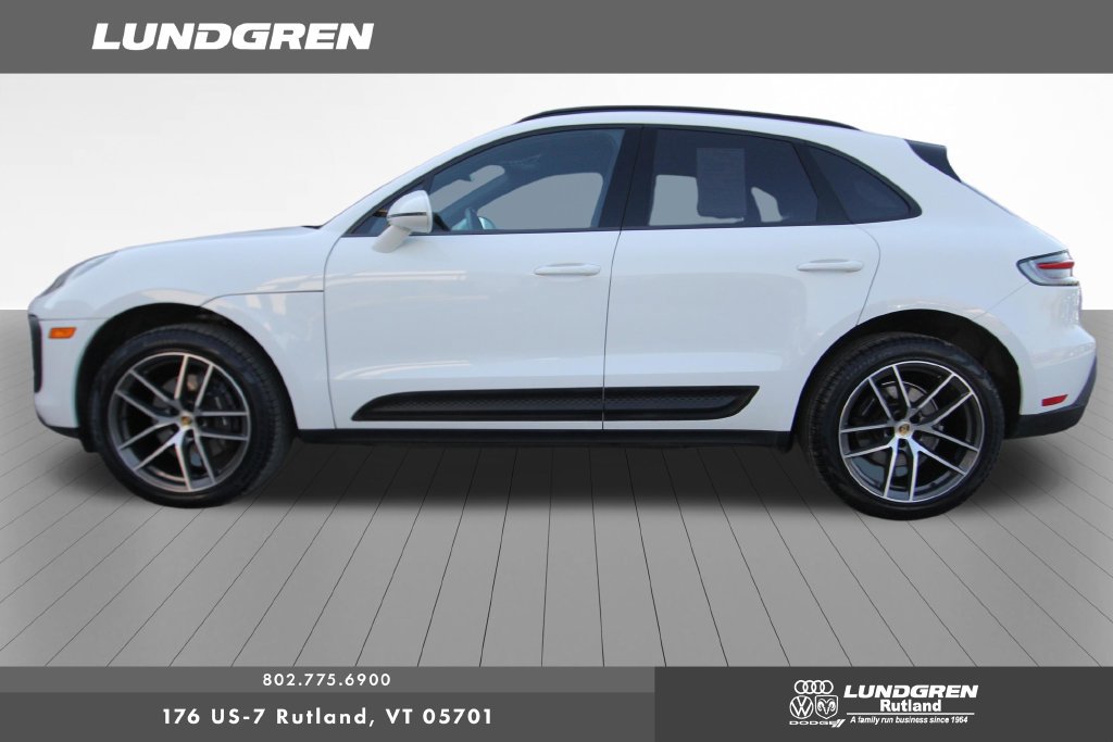 Used 2025 Porsche Macan AWD/4WD image 36