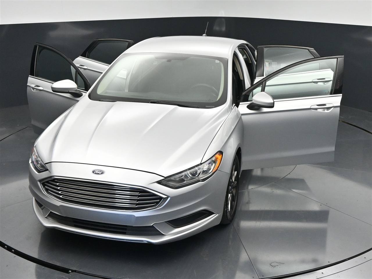 Used 2017 Ford Fusion SE w/ Fusion SE Technology Package FWD image 36