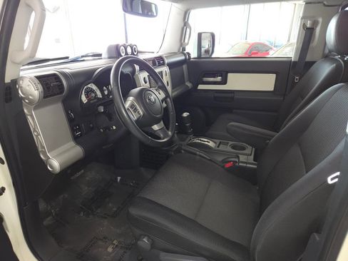 Used 2014 Toyota FJ Cruiser 4WD w/ Upgrade Package image 15