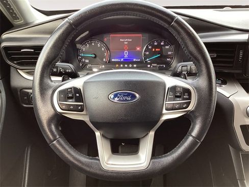 Used 2020 Ford Explorer XLT image 12