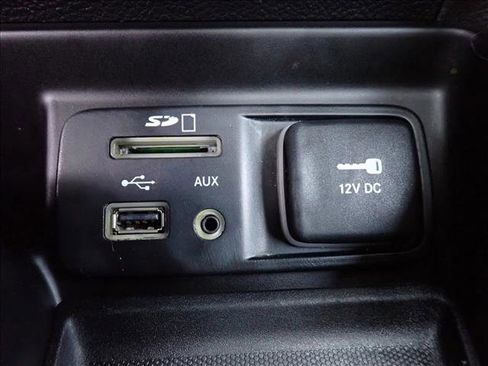 Used 2017 Jeep Cherokee Overland w/ Technology Group AWD/4WD image 21