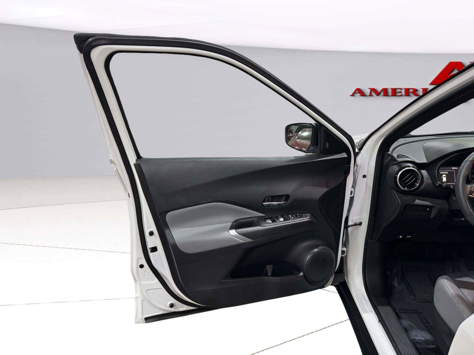 Used 2023 Nissan Kicks SR w/ SR Premium Package FWD image 22
