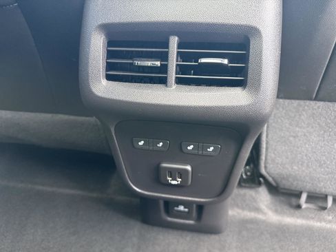 Used 2024 Chevrolet Equinox Premier AWD/4WD image 14