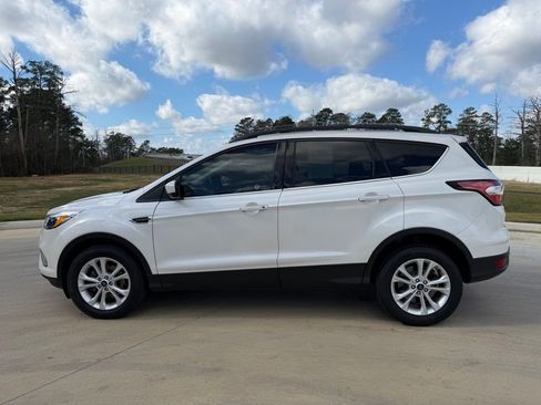Used 2018 Ford Escape SE image 2