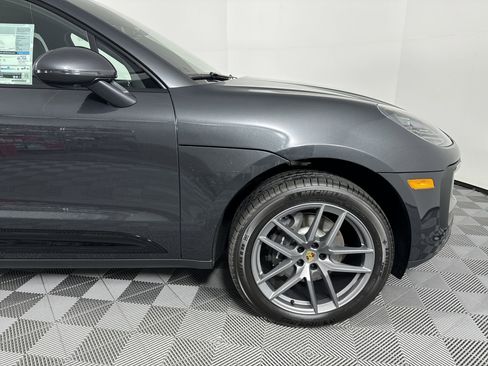 Certified 2025 Porsche Macan image 11