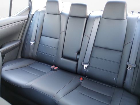 Used 2022 Nissan Sentra SR w/ SR Premium Package FWD image 12