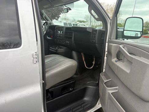 Used 2017 Chevrolet Express 3500 LS RWD image 12