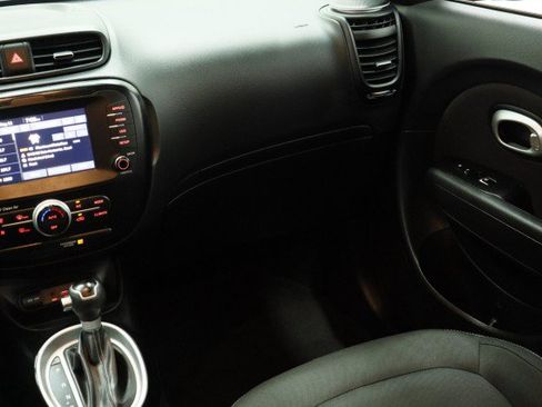 Used 2018 Kia Soul + FWD image 28
