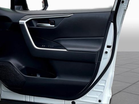 Used 2021 Toyota RAV4 XLE Premium w/ Carpet Mat Package (TMS) FWD image 21