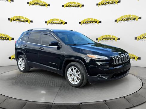Used 2017 Jeep Cherokee Latitude FWD image 7