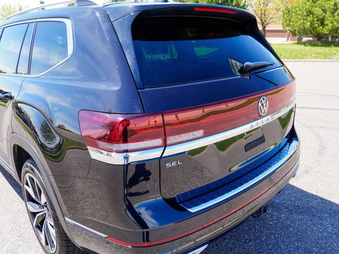 Used 2024 Volkswagen Atlas SEL Premium R-Line AWD/4WD image 31