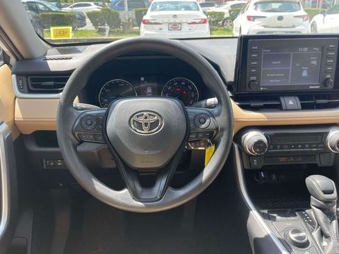 Used 2022 Toyota RAV4 LE AWD/4WD image 16