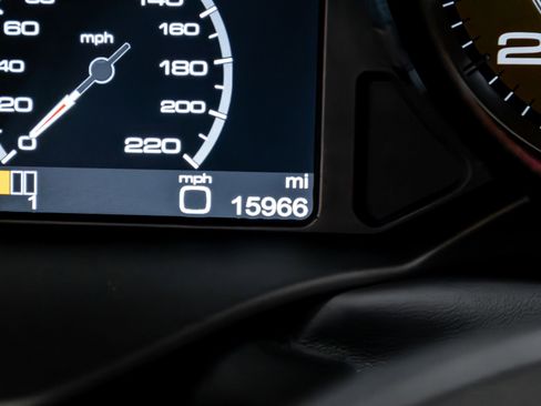 Used 2015 Ferrari F12 Berlinetta image 11