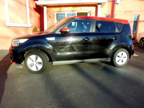 Used 2015 Kia Soul EV + FWD image 5