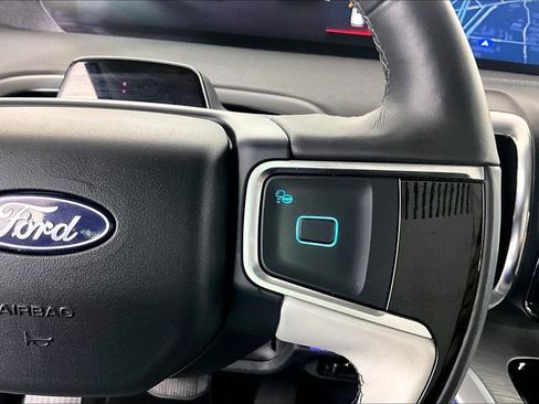 Used 2025 Ford Expedition Platinum w/ Driver's Package AWD/4WD image 19