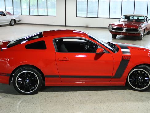 Used 2013 Ford Mustang Boss 302 w/ Boss 302 Accessory Pkg image 18