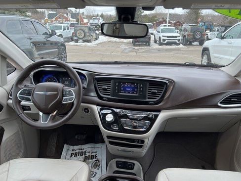 Certified 2017 Chrysler Pacifica Touring-L image 15