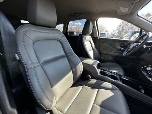 Used 2025 Lincoln Corsair AWD image 34