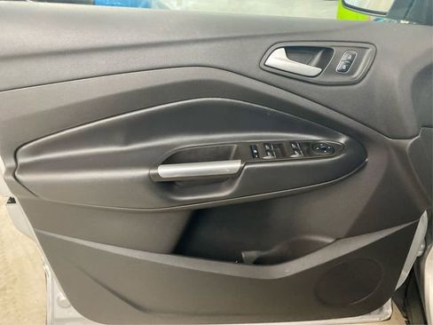 Used 2019 Ford Escape SE image 25