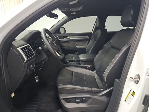 Used 2023 Volkswagen Atlas Cross Sport SE FWD image 3
