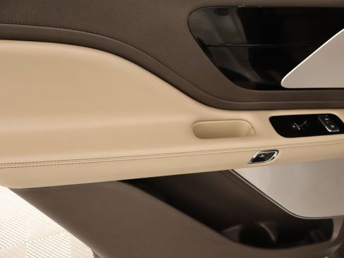 Used 2021 Lincoln Aviator Reserve w/ Equipment Group 202A image 19