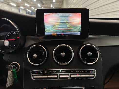 Used 2019 Mercedes-Benz GLC 300 4MATIC image 19