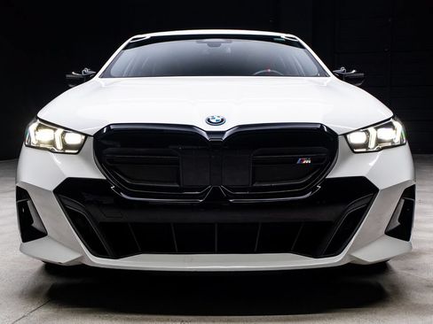 Used 2024 BMW i5 M60 AWD/4WD image 3