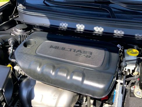 Used 2023 Jeep Cherokee Altitude Lux image 32