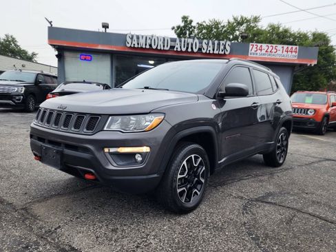 Used 2019 Jeep Compass Trailhawk w/ Leather Interior Group AWD/4WD image 2
