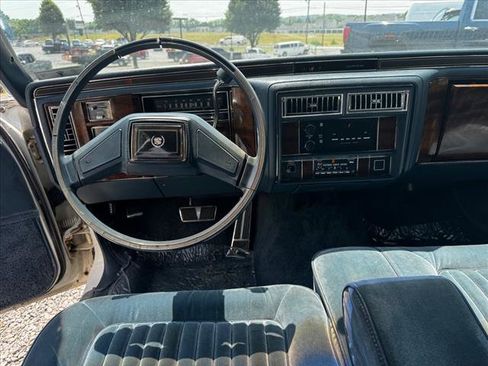 Used 1988 Cadillac Brougham image 19