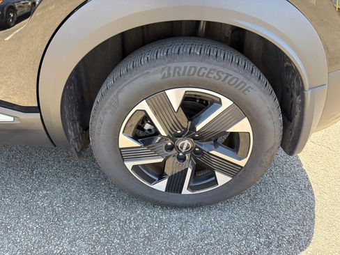 Used 2025 Nissan Kicks SV AWD/4WD image 5