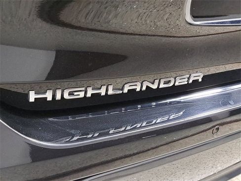 Used 2021 Toyota Highlander Limited image 9