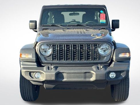 Used 2025 Jeep Wrangler Unlimited Sport AWD/4WD image 3
