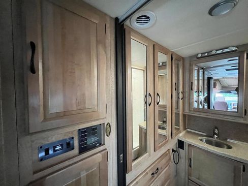 Used 2015 Mercedes-Benz Sprinter 3500 image 27