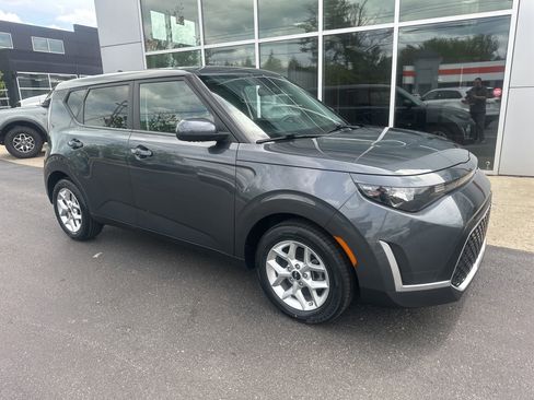 Used 2023 Kia Soul LX w/ Option Group 015 FWD image 1