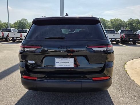Used 2025 Jeep Grand Cherokee L Altitude AWD/4WD image 10