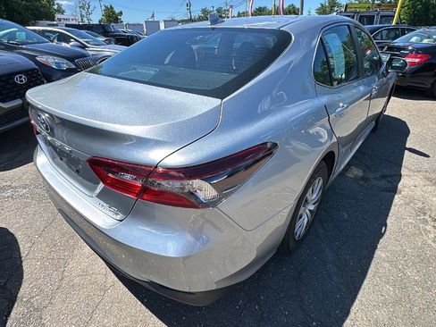 Used 2022 Toyota Camry LE FWD image 5