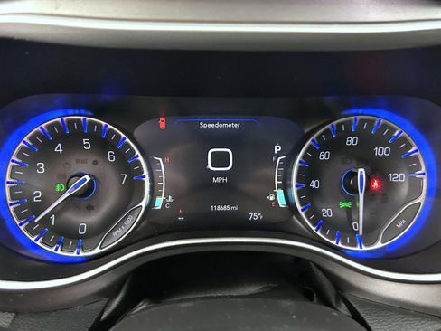 Used 2022 Chrysler Pacifica Touring-L FWD image 14