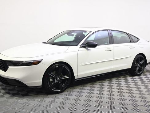 Used 2023 Honda Accord Sport image 2
