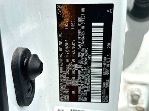 Used 2021 Toyota Highlander XLE FWD image 22