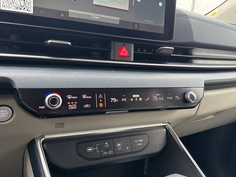 New 2026 Kia Carnival EX FWD image 14