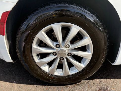 Used 2019 Chrysler Pacifica Touring-L FWD image 6