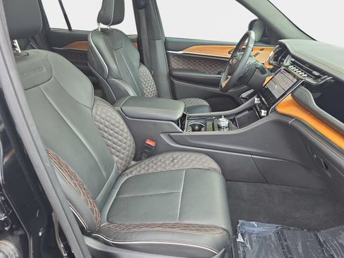 Used 2023 Jeep Grand Cherokee Summit AWD/4WD image 12