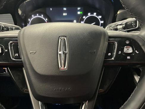 Used 2022 Lincoln Corsair AWD w/ Premium Package image 16