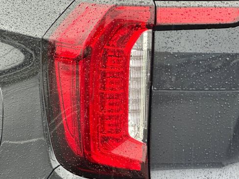 Used 2024 GMC Yukon XL SLT image 47