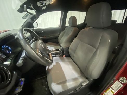 Certified 2018 Toyota Tacoma TRD Off-Road image 9