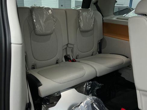 New 2025 Volkswagen ID. Buzz 1st Edition image 13