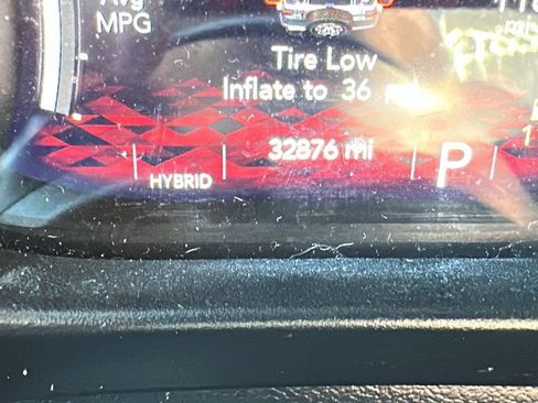 Used 2022 Jeep Wrangler Unlimited Sahara w/ Cold Weather Group image 16