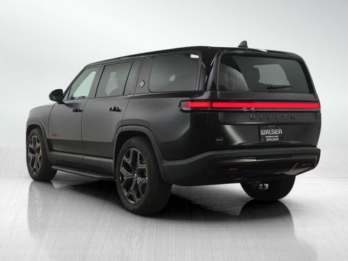 Used 2025 Rivian R1S Premium image 3